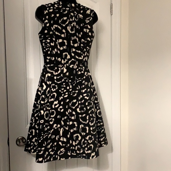 Sleeveless Fit and Flare dress size 6 $15 Dresses if you Buy 2 or more - Picture 4 of 5